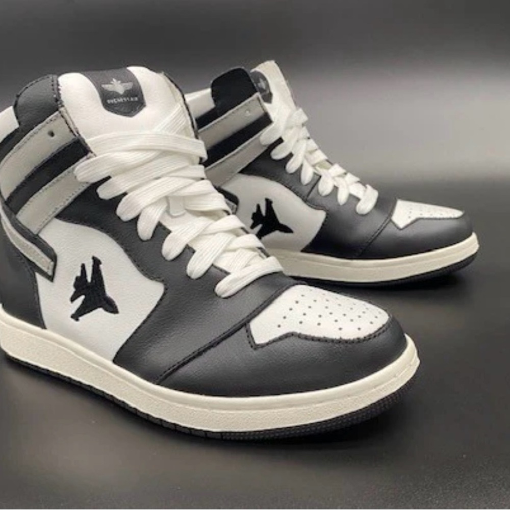 Duchess Air Roll Out Black and White High-Top Sneakers Women’s Sz 7